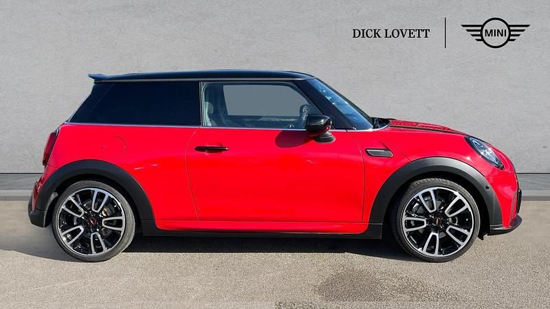 Used Mini Cooper Hatch 134 HP (98 kW) 2023 Red Hatchback