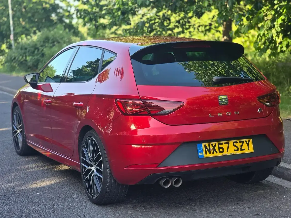Used Seat Leon FR 184 HP (135 kW) 2017 Red Hatchback
