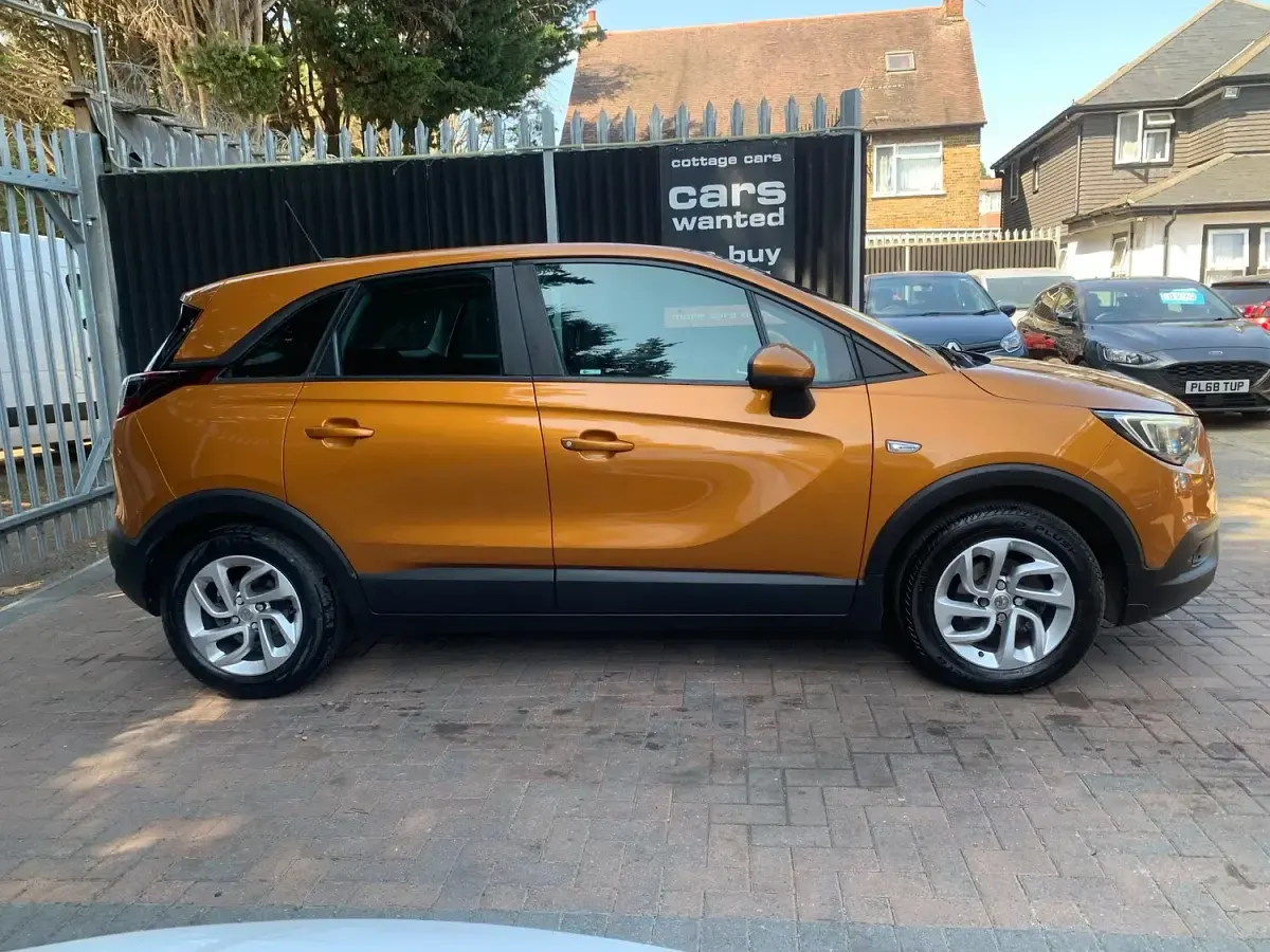 Used Vauxhall Crossland X 81 HP (59 kW) 2017 Orange SUV