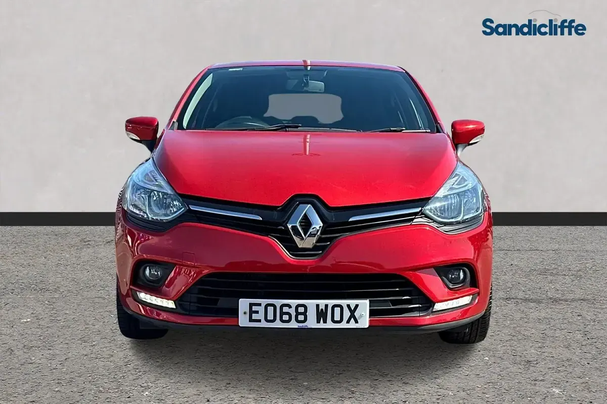 Used Renault Clio Iconic 90 HP (66 kW) 2018 Red Hatchback