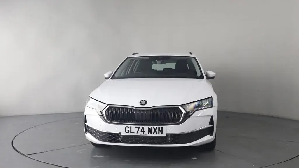 Used Skoda Octavia SE Technology 116 HP (85 kW) 2024 White Estate