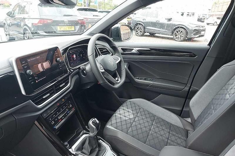 New VW T-Roc R-line 150 HP (110 kW) 2025 Deep black SUV