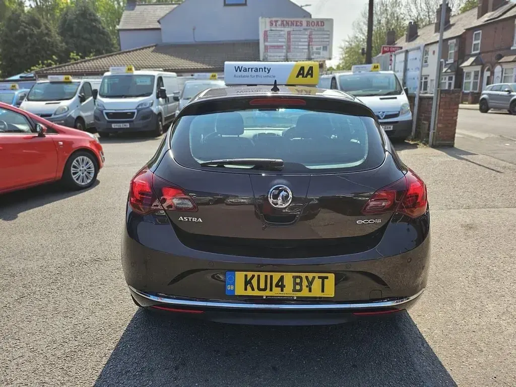 Used Vauxhall Astra Elite 130 HP (95 kW) 2014 Brown Hatchback