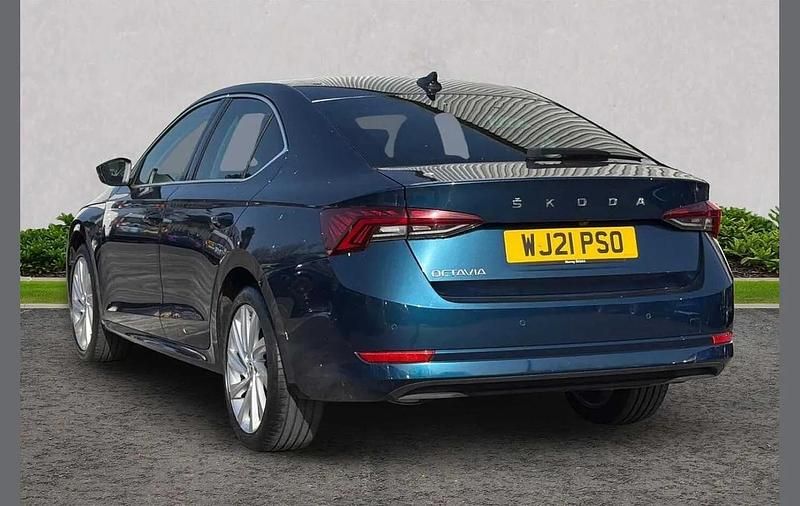 Used Skoda Octavia SE L First Edition 150 HP (110 kW) 2021 Petrol blue metallic Hatchback