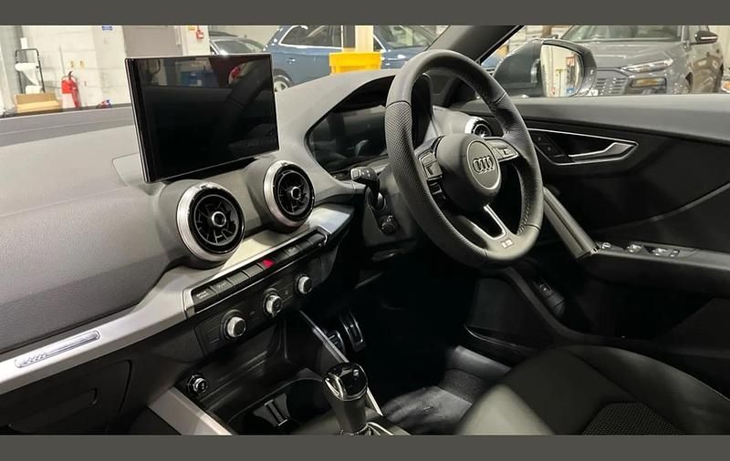 Usado Audi Q2 S-Line 147 CV (108 kW) 2026 Gris SUV