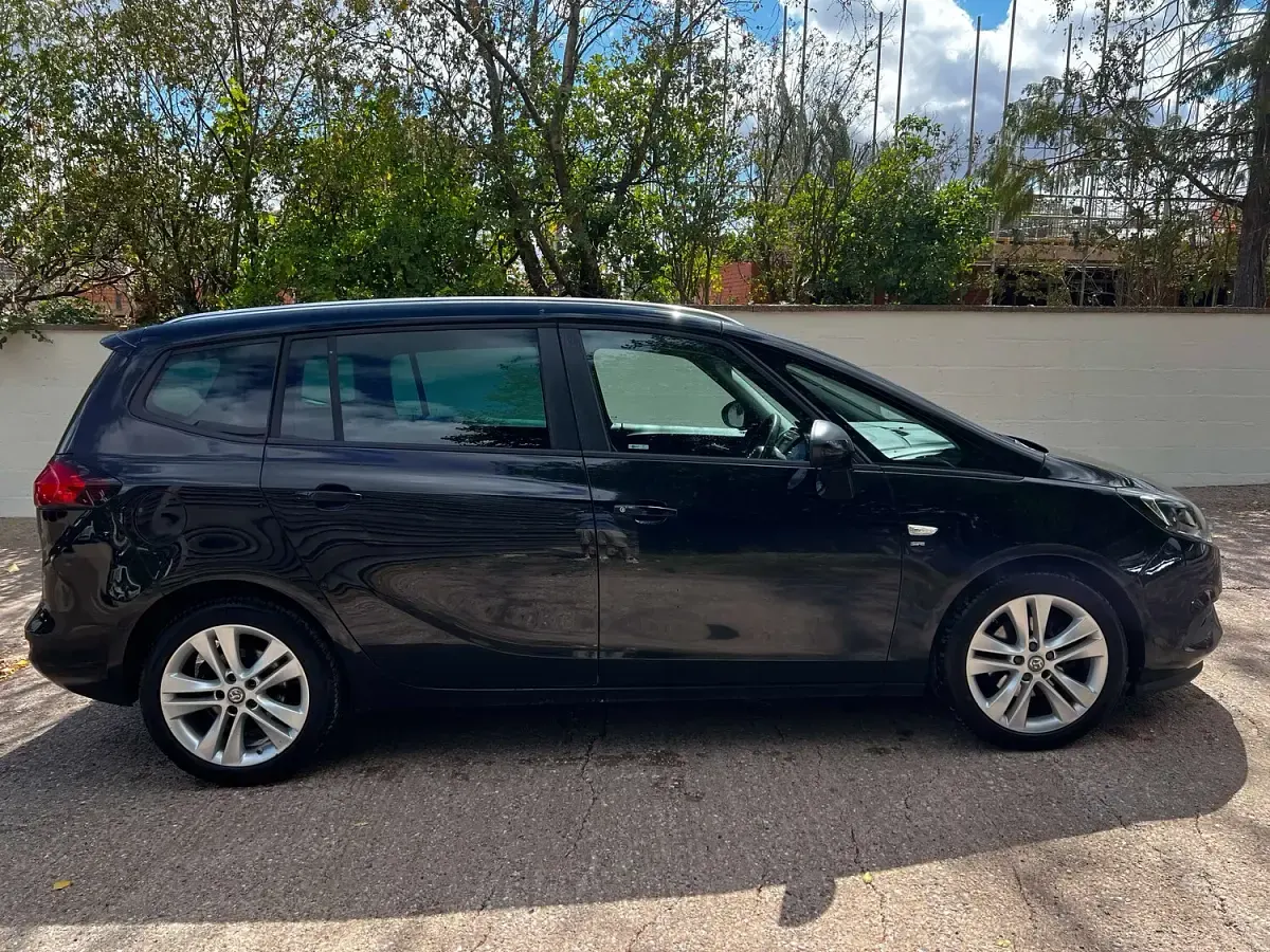 Used Vauxhall Zafira Tourer SRi 140 HP (102 kW) 2017 Black MPV