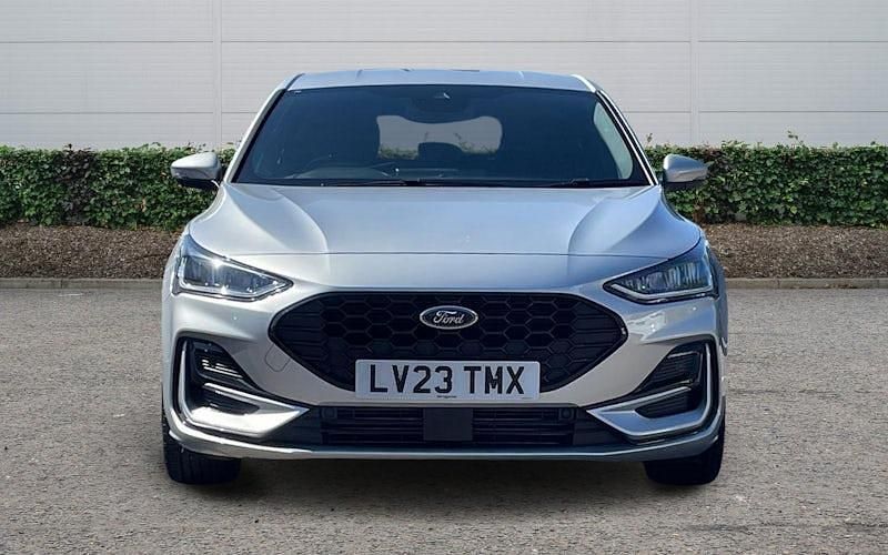 Usado Ford Focus ST-Line 125 HP (91 kW) 2023 Prateado Citadino