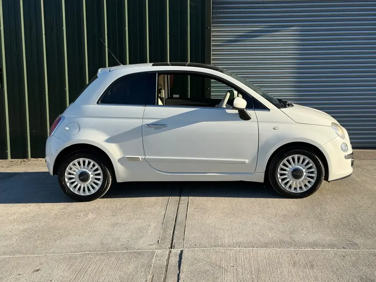 Used Fiat 500 Lounge 69 HP (50 kW) 2012 White Hatchback