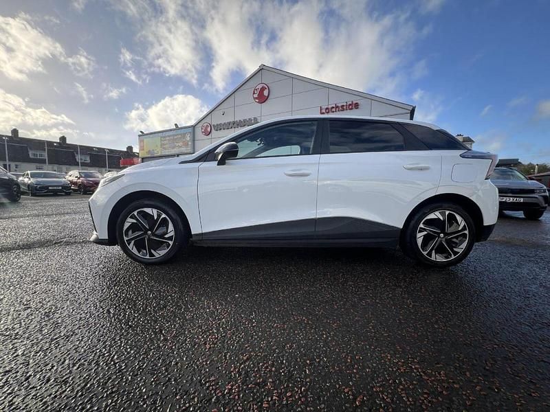 Used MG MG4 EV SE 147 kW (200 HP) 2022 White Hatchback
