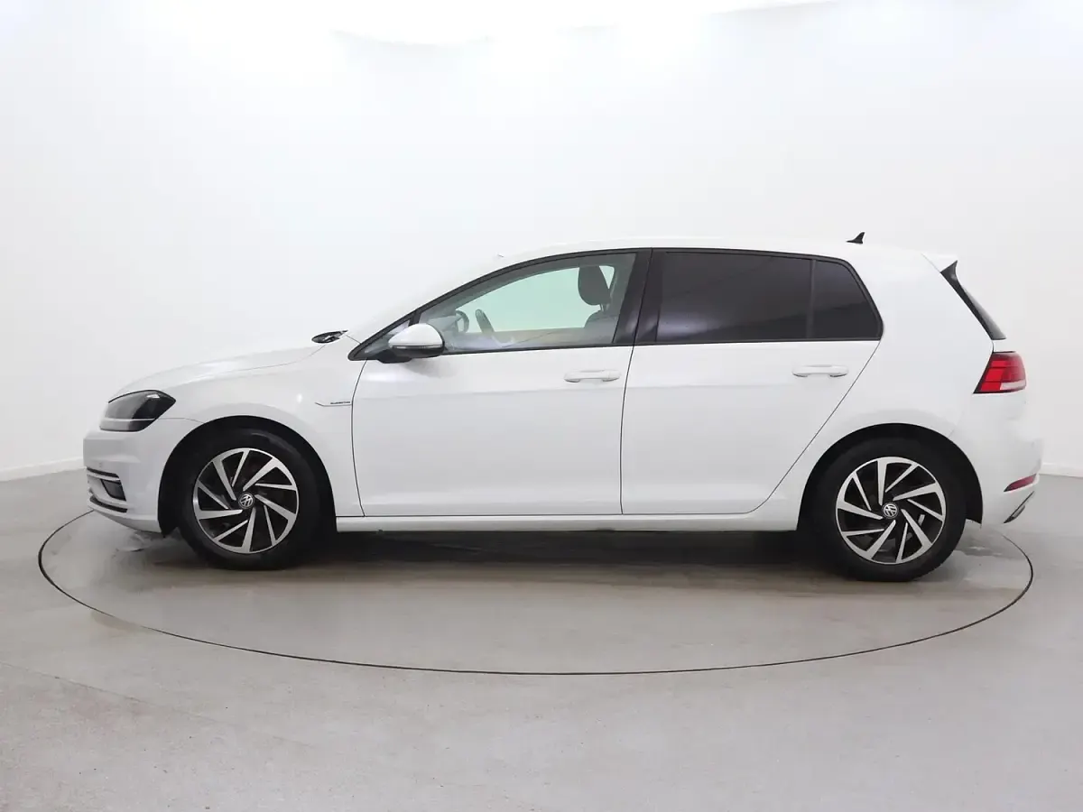 Used VW Golf VII Match 130 HP (95 kW) 2019 White Hatchback