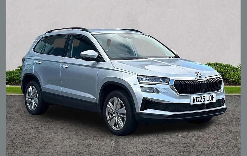Brilliant silver metallic Used 2025 Skoda Karoq SE SUV | £24,384 (Expensive) - Image 1/4