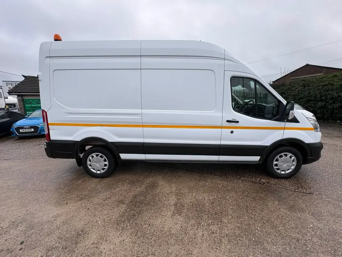 Used Ford Transit Trend 130 HP (95 kW) 2022 White Van