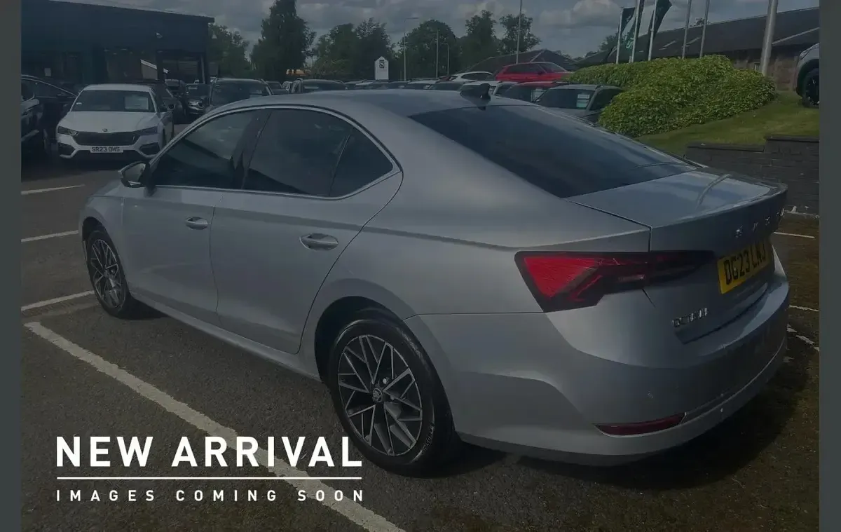 Usado Skoda Octavia SE L 147 CV (108 kW) 2023 Plateado Utilitario