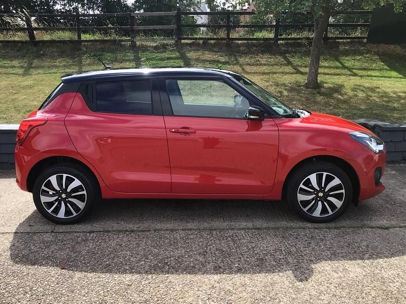 Usado Suzuki Swift SZ5 90 HP (66 kW) 2018 Vermelho Citadino