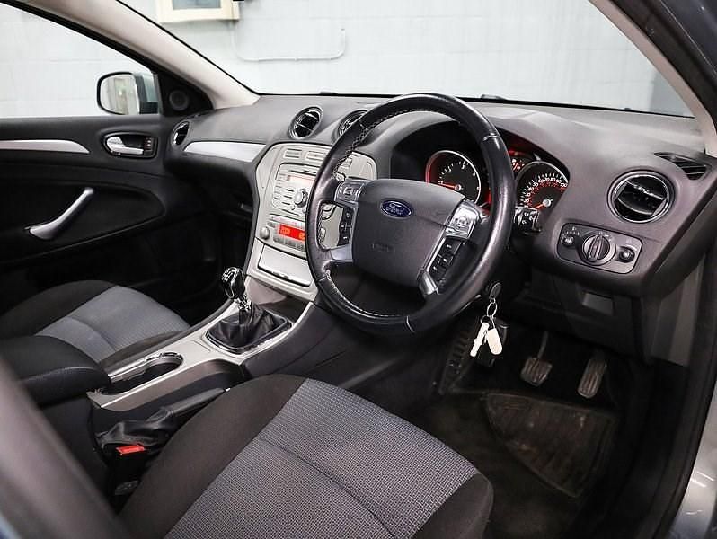 Used Ford Mondeo Zetec 123 HP (90 kW) 2009 Grey Estate