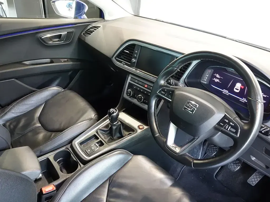 Used Seat Leon XCELLENCE Lux 150 HP (110 kW) 2019 Blue Hatchback