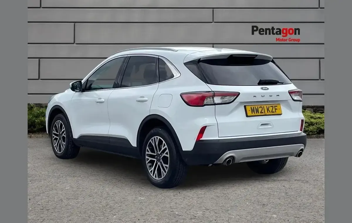 Używany Ford Kuga Titanium 147 KM (108 kW) 2021 Biały SUV