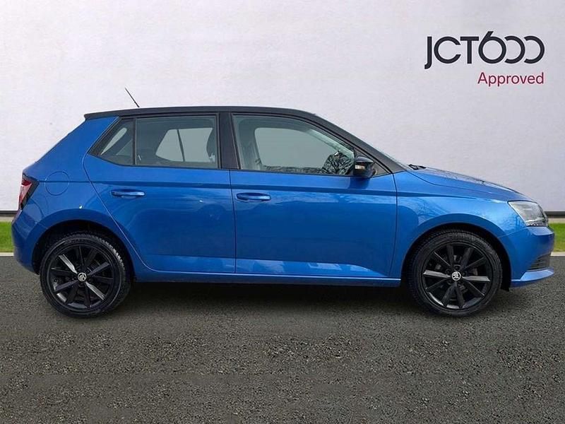 Used Skoda Fabia Colour Edition 94 HP (69 kW) 2018 Blue Hatchback