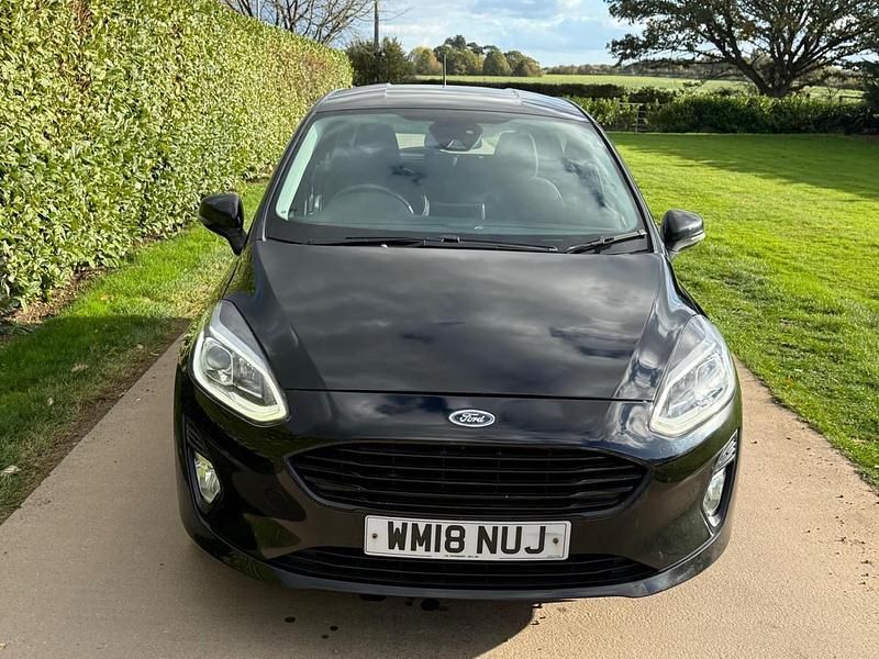 Usado Ford Fiesta Zetec 100 HP (73 kW) 2018 Preto Citadino
