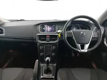Used Volvo V40 Momentum 122 HP (89 kW) 2019 Silver Hatchback