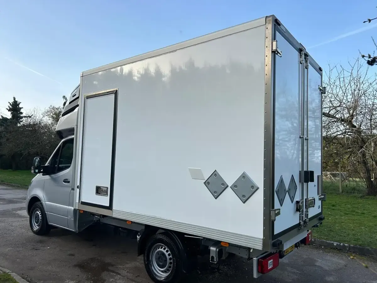 Used Mercedes Sprinter Progressive 170 HP (125 kW) 2022 Silver Van