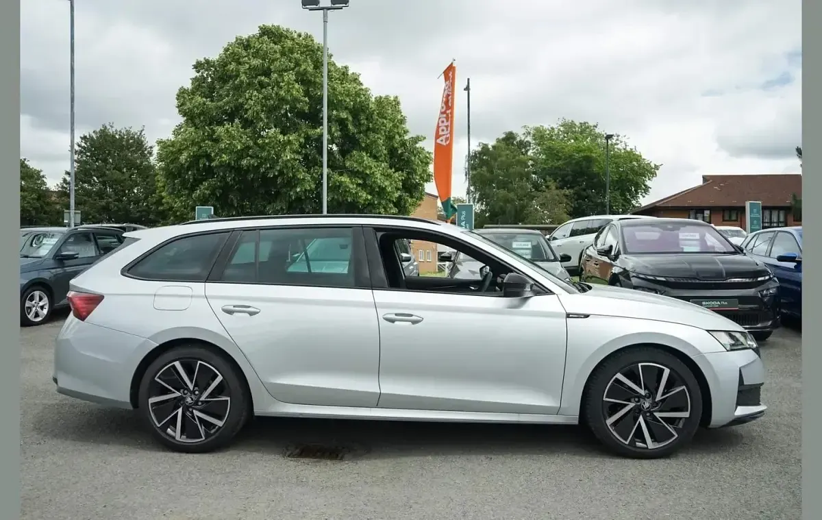 Used Skoda Octavia SportLine 147 HP (108 kW) 2025 Silver Estate