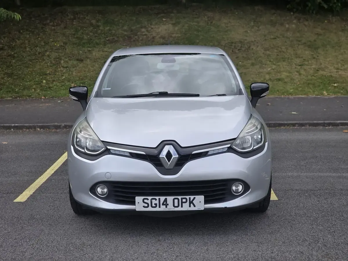 Used Renault Clio Dynamique 75 HP (55 kW) 2014 Silver Hatchback