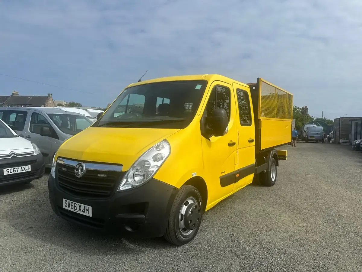 Used Vauxhall Movano 136 HP (100 kW) 2016 Yellow MPV