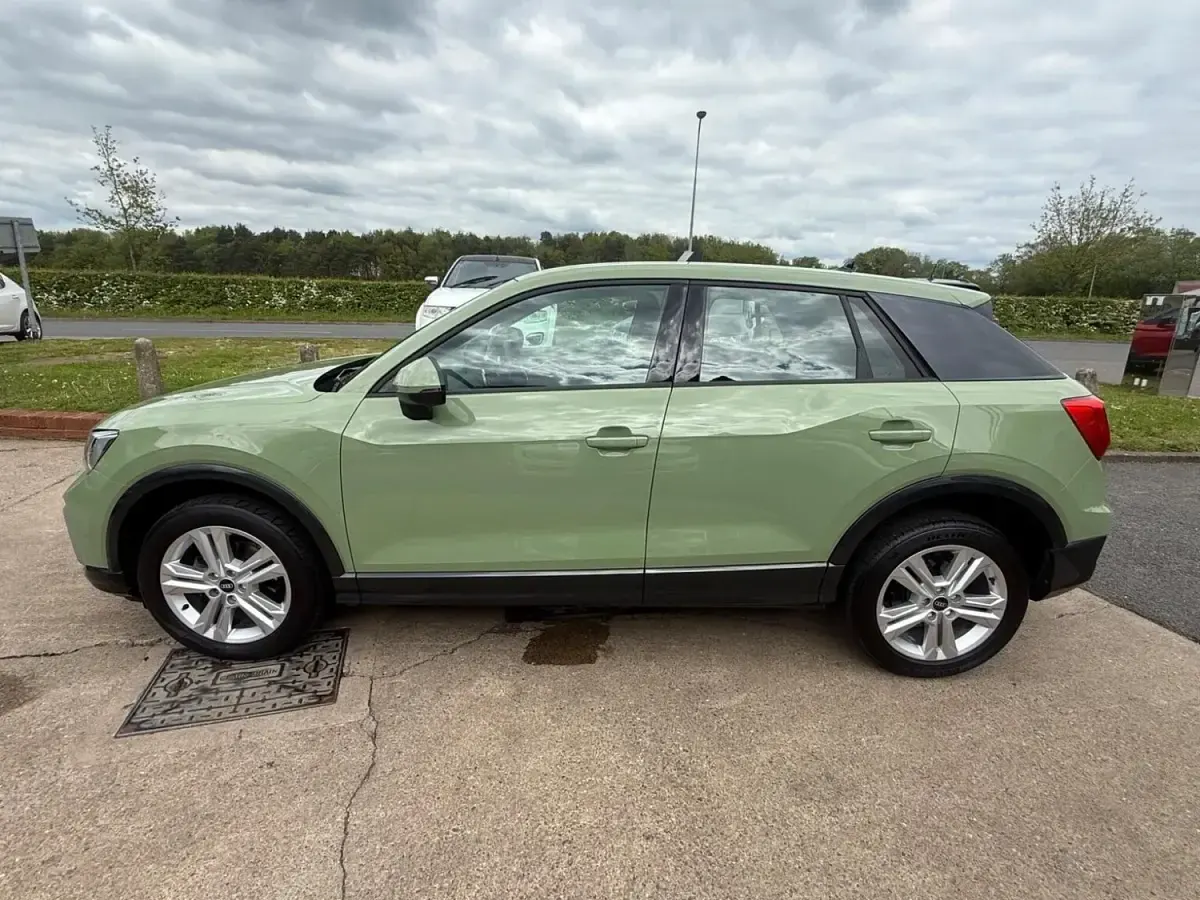 Gebraucht Audi Q2 Sport 150 PS (110 kW) 2021 Grün SUV