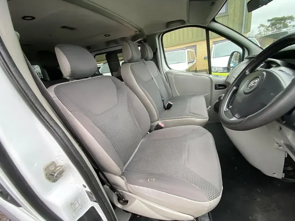Used Vauxhall Vivaro 90 HP (66 kW) 2008 White MPV