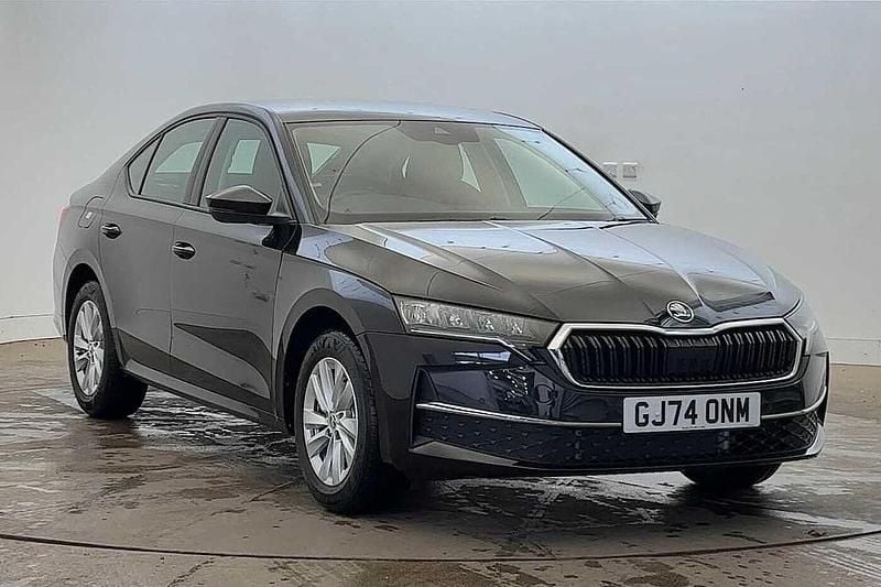 Black magic pearl effect New 2024 Skoda Octavia SE Technology Hatchback | £20,795 (Good price) - Image 1/4