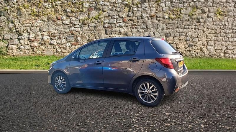 Used Toyota Yaris 99 HP (72 kW) 2016 Grey Hatchback
