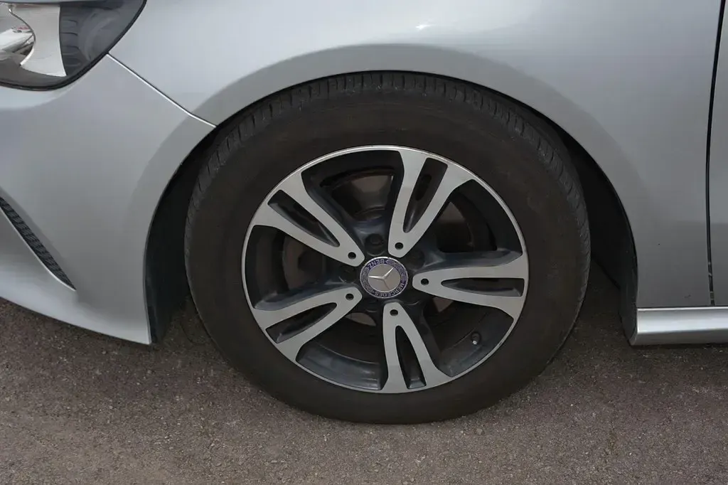 Begagnad Mercedes A180 SE 2015 Silver Halvkombi