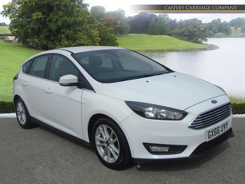 Used Ford Focus Zetec 120 HP (88 kW) 2016 White Hatchback