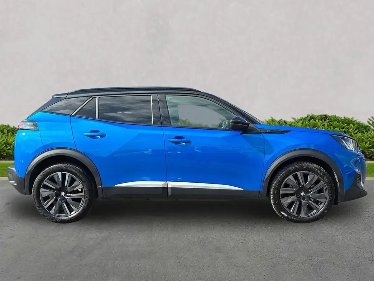 Used Peugeot e-2008 Premium 100 kW (136 HP) 2022 Blue SUV