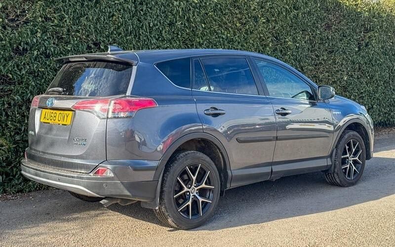 Usado Toyota RAV4 Design 197 HP (144 kW) 2018 Cinzento SUV