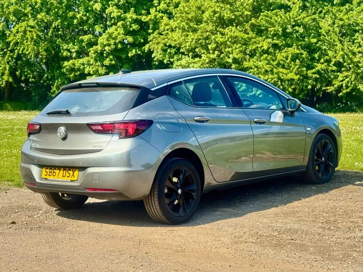 Używany Vauxhall Astra SRi 150 KM (110 kW) 2018 Szary Hatchback