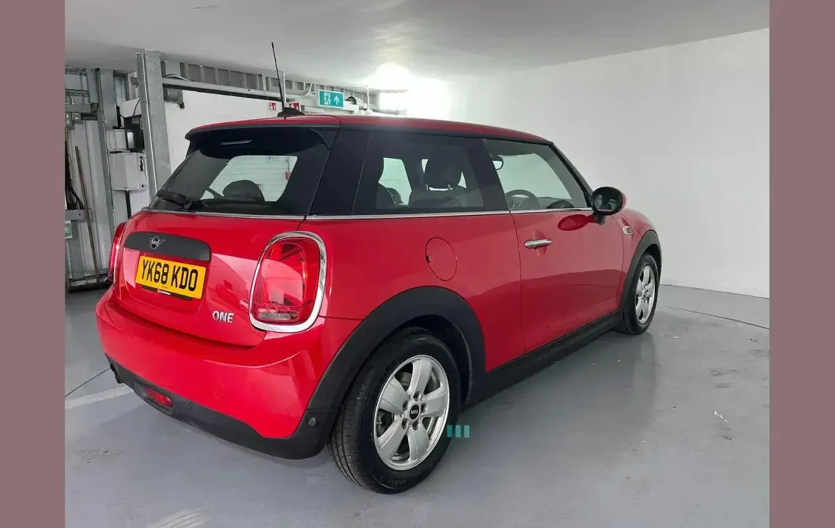 Used Mini ONE 101 HP (74 kW) 2018 Red Hatchback