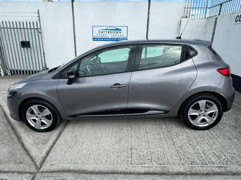 Used Renault Clio Dynamique 90 HP (66 kW) 2013 Grey Hatchback