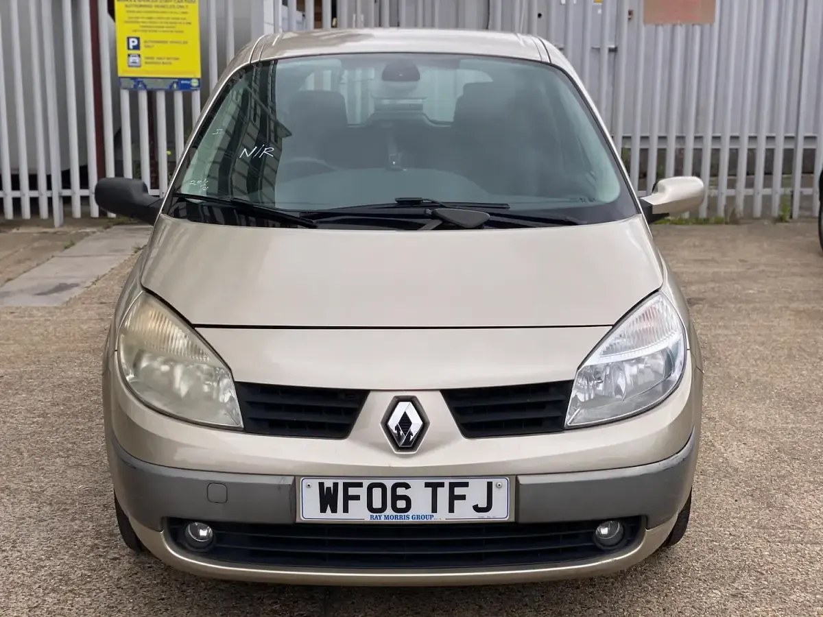 Used Renault Scénic II Dynamique 111 HP (81 kW) 2006 Gold MPV