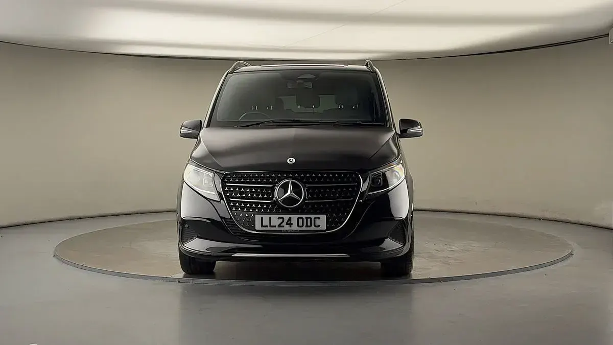 Używany Mercedes V220 Premium 163 KM (119 kW) 2024 Czarny Minivan