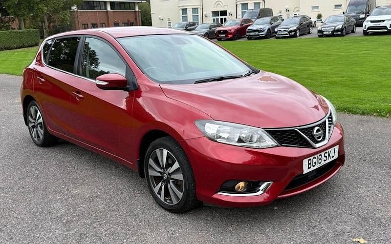 Red Used 2017 Nissan Pulsar N-Connecta Hatchback | £7,995 (Fair price) - Image 1/4