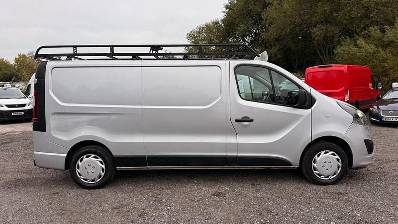 Used Vauxhall Vivaro Sportive 125 HP (91 kW) 2018 Silver MPV