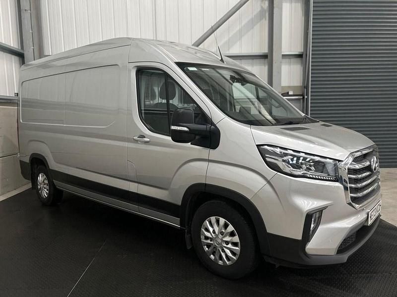 Usado Maxus V90 163 HP (119 kW) 2024 Prateado Van