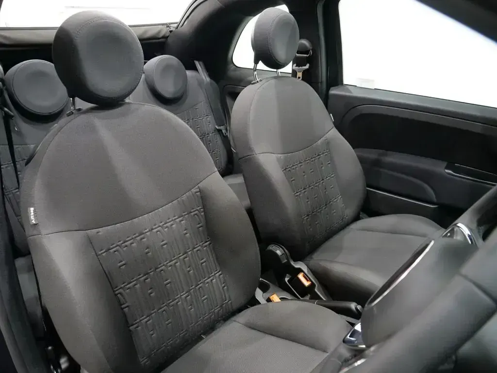 Begagnad Fiat 500C S 70 HK (51 kW) 2024 Svart Cab