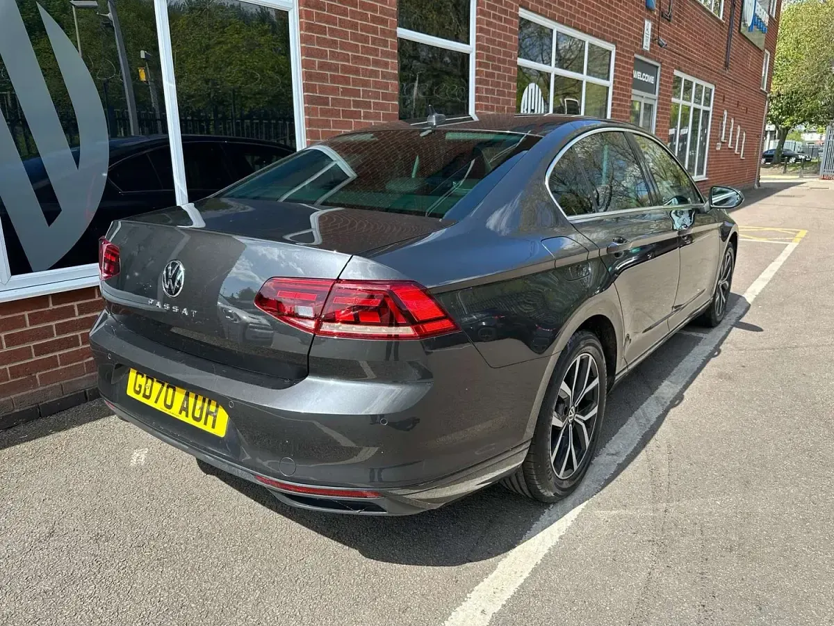 Used VW Passat SEL 150 HP (110 kW) 2020 Grey Sedan