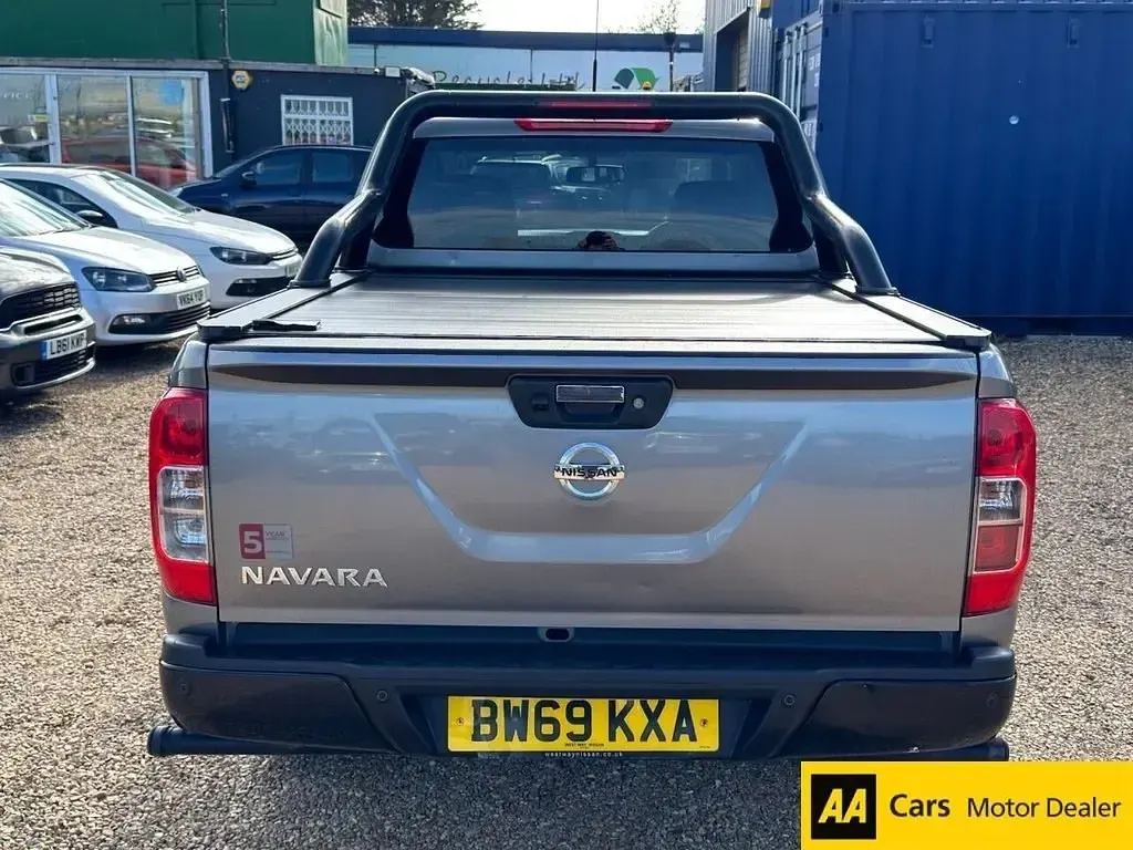 Usado Nissan Navara N-Guard 190 CV (139 kW) 2019 Gris Pickup/Camioneta