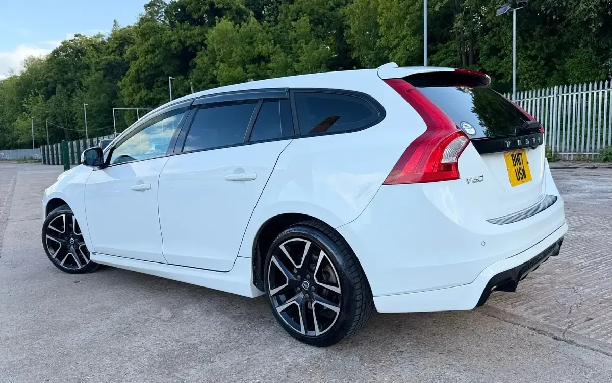 Used Volvo V60 SE 2017 White Estate