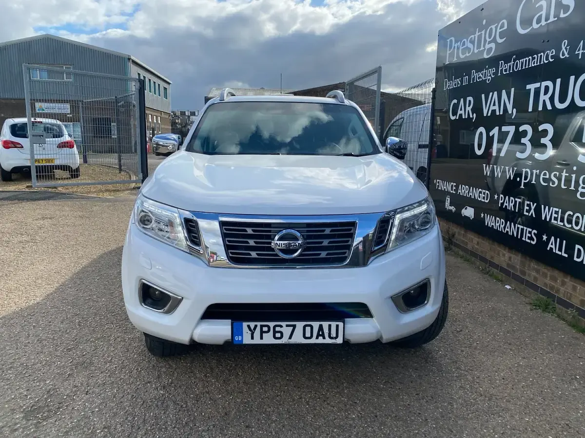 Used Nissan Navara Tekna 190 HP (139 kW) 2017 White Pickup