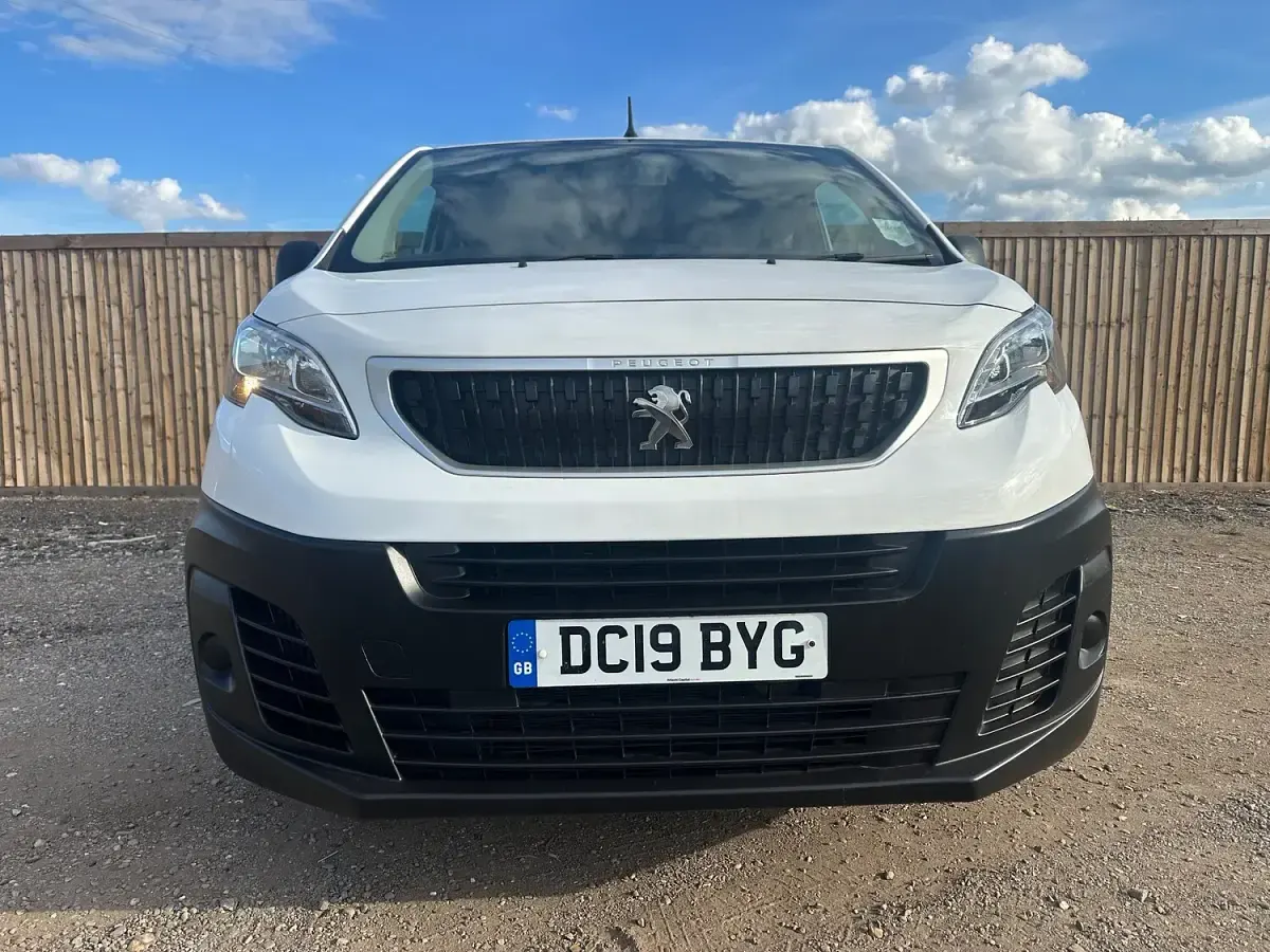 Used Peugeot Expert 120 HP (88 kW) 2019 White Van